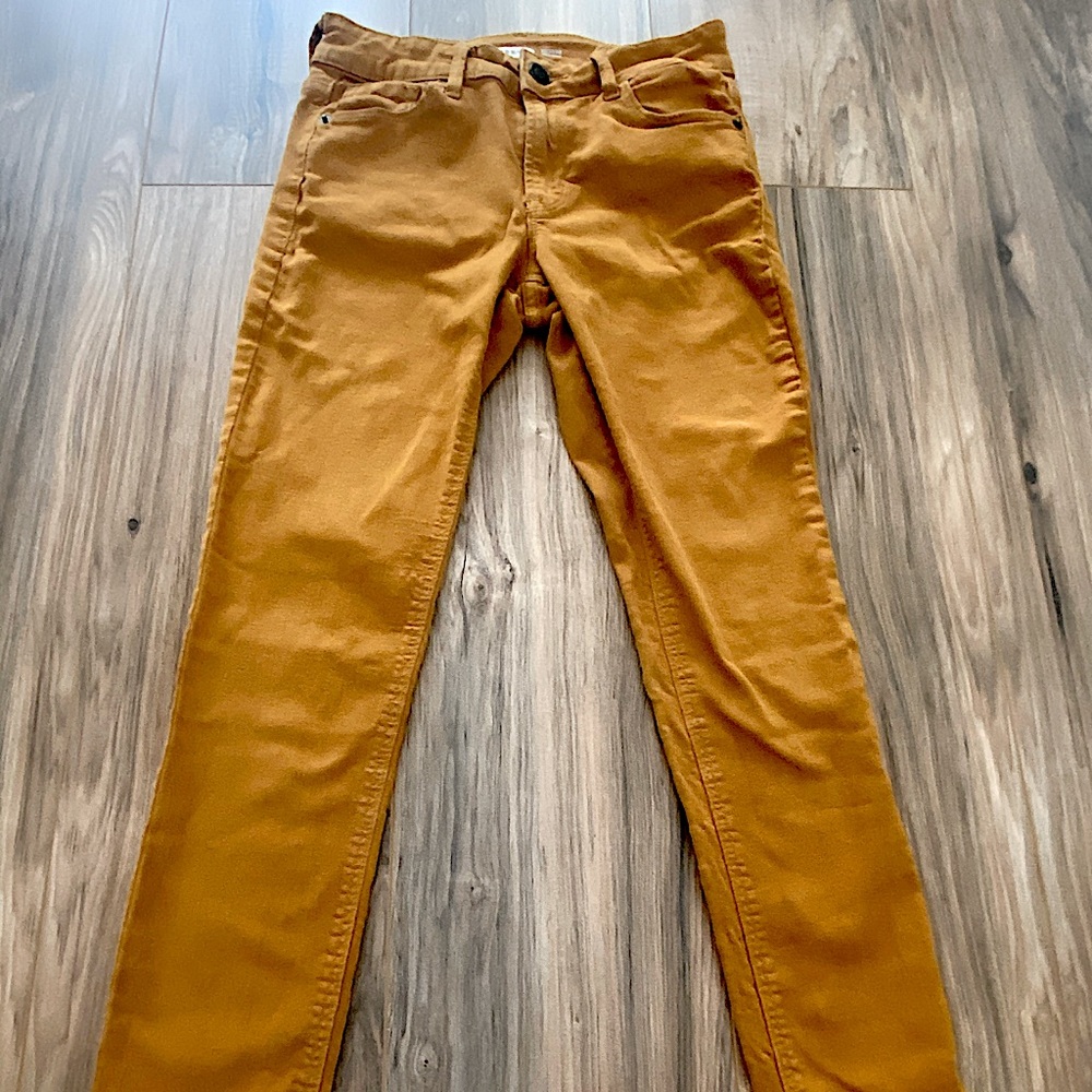 Mustard, skinny jeans